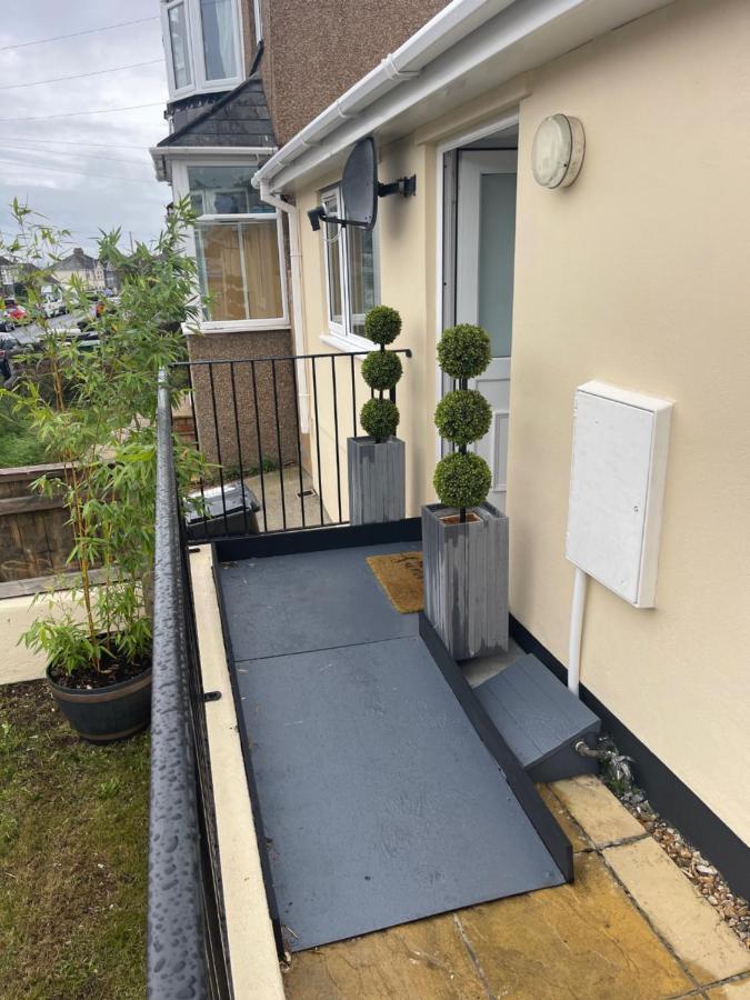 Two Bedroom Detached Modern Bungalow Close To Plymouth Argyle Fc 외부 사진